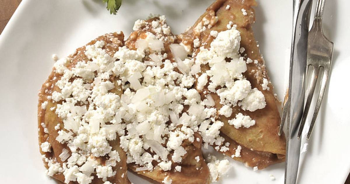 Enfrijoladas rellenas de queso y cebolla Receta de Faby Barajitas????-  Cookpad