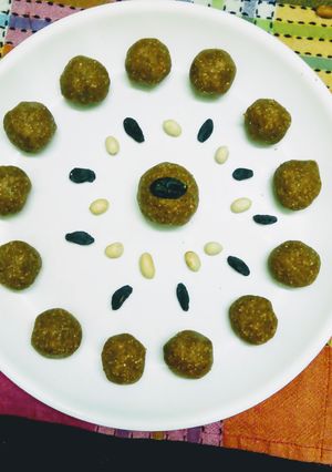 நிலக்கடலை சத்து உருண்டை (Nilakadalai sathu urundai recipe in tamil) செய்முறை முக்கிய புகைப்படம்