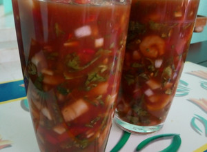 Una foto de Cóctel de camarón 🦐🥃