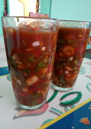 Una foto de Cóctel de camarón 🦐🥃