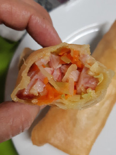 Una foto de Rollitos Primavera también conocidos como lumpias