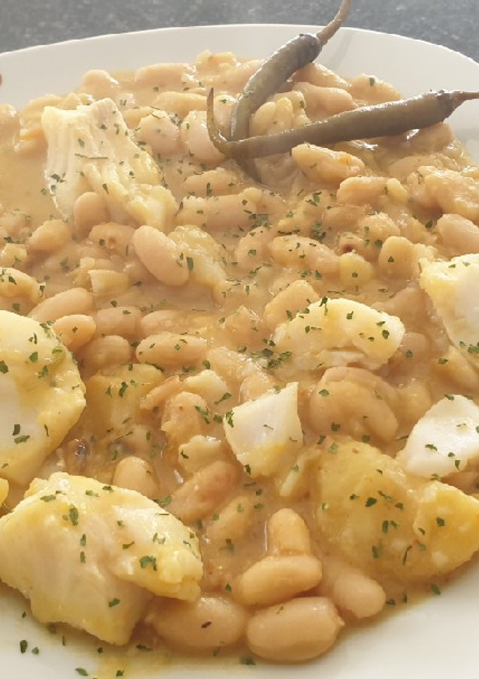 Una foto de Alubia blanca con bacalao