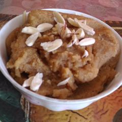 A picture of Suji and wheat flour halwa.