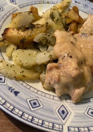 Rozmaringos csirkemell- vajas petrezselymes burgonyával és körtével recept fotója