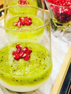 Une photo de Crème dessert au kiwi et grenade 👌👌