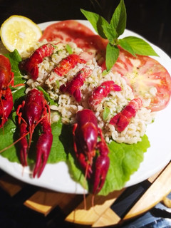 Una foto de Ensalada de Trigo Tierno y Cangrejo de Río con Vinagreta de Salvia de Piña