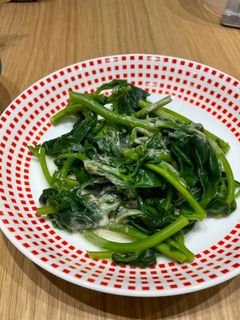 川燙甜菠菜佐芝麻醬 的食譜成品照片
