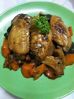 A picture of Chicken Wings & Mushrooms Stew.