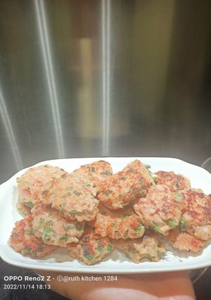 A picture of Minced pork & lotus root patty.