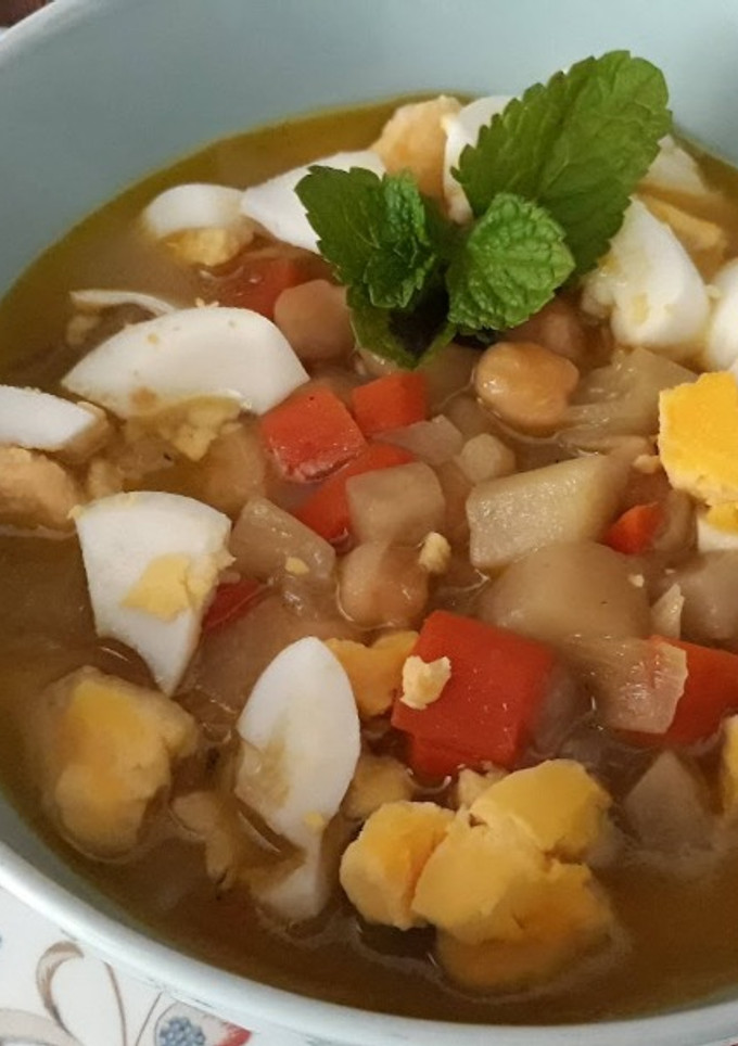 Una foto de Sopa de verduras con garbanzos