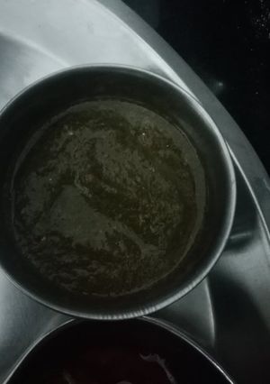 A picture of Green chutney.