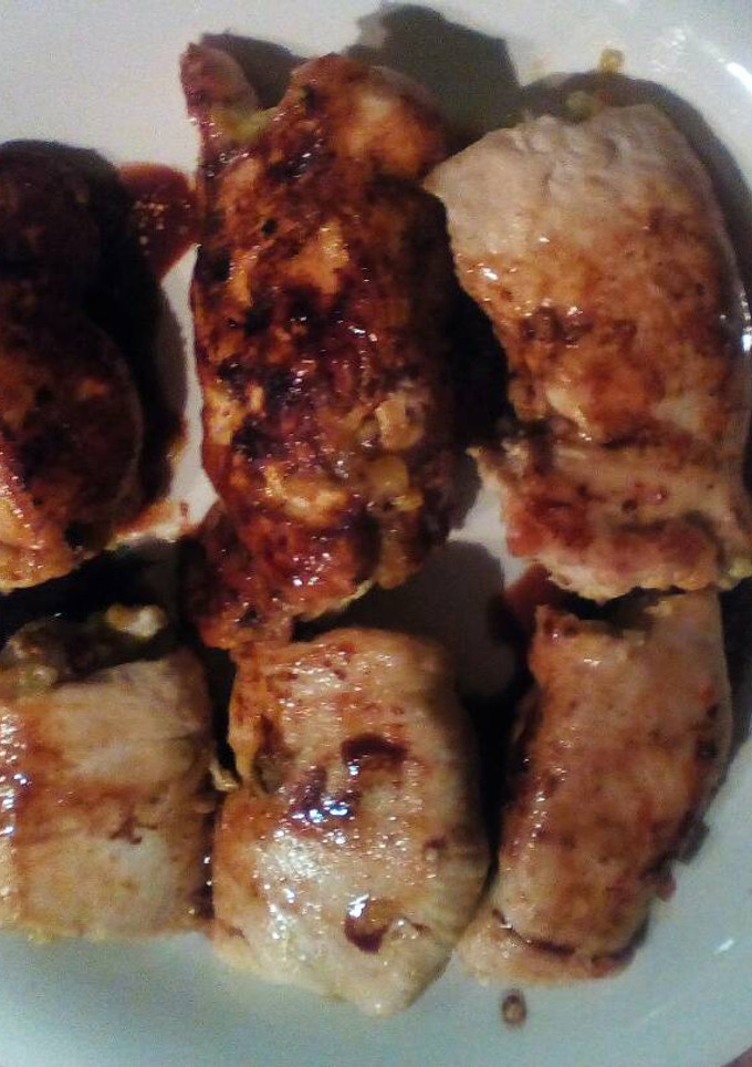 Una foto de Rollitos de pechuga de pollo rellenos de guacamole