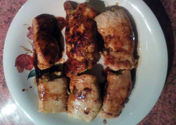 Rollitos de pechuga de pollo rellenos de guacamole