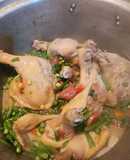 Pollo arvejado