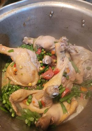 Una foto de Pollo arvejado