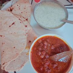 A picture of Desi chana gravy masala.