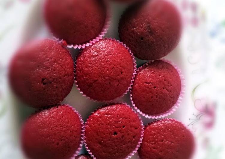 Red Velvet Cupcake with Cream Cheese Frosting