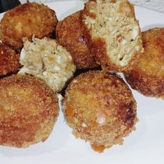 A picture of Egg Chicken balls.