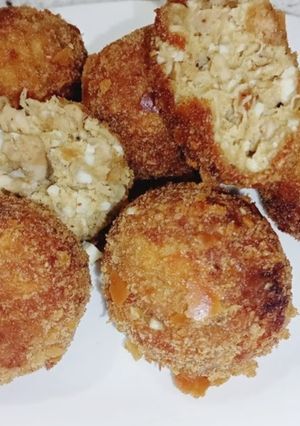A picture of Egg Chicken balls.