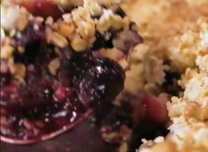 Foto de Crumble de uva com maçã