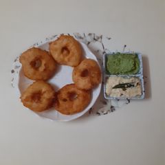 A picture of Breakfast medu vada.