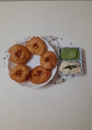 A picture of Breakfast medu vada.