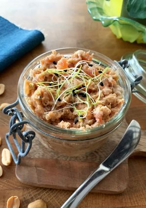Une photo de ☆Rillettes de Truite Fumée au Beurre de Cacahuètes et Germes de Poireaux☆