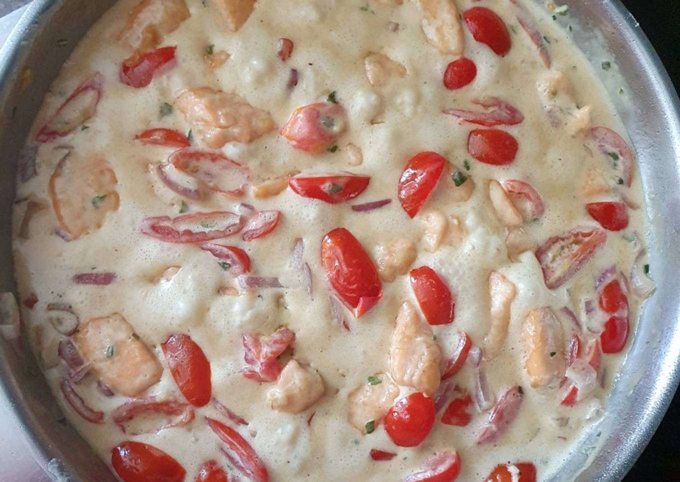 Salmon tomato sauce (for pasta) easy and fast