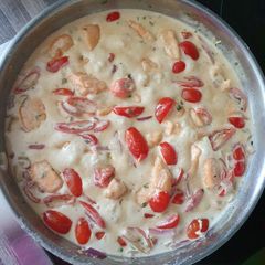 A picture of Salmon tomato sauce (for pasta) easy and fast.