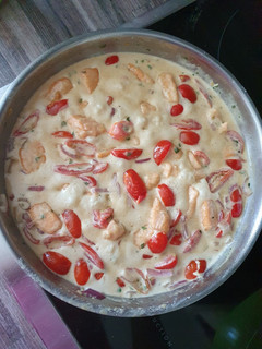 A picture of Salmon tomato sauce (for pasta) easy and fast.