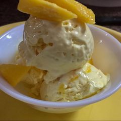 A picture of Mango icecreamwithout cms and gms powder.