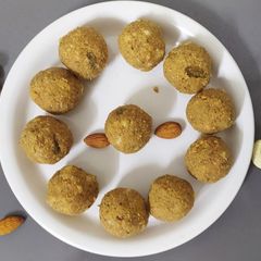 A picture of Wheat flour & Dink ladoo.