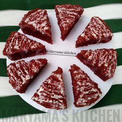 A picture of Red velvet sliced cake.