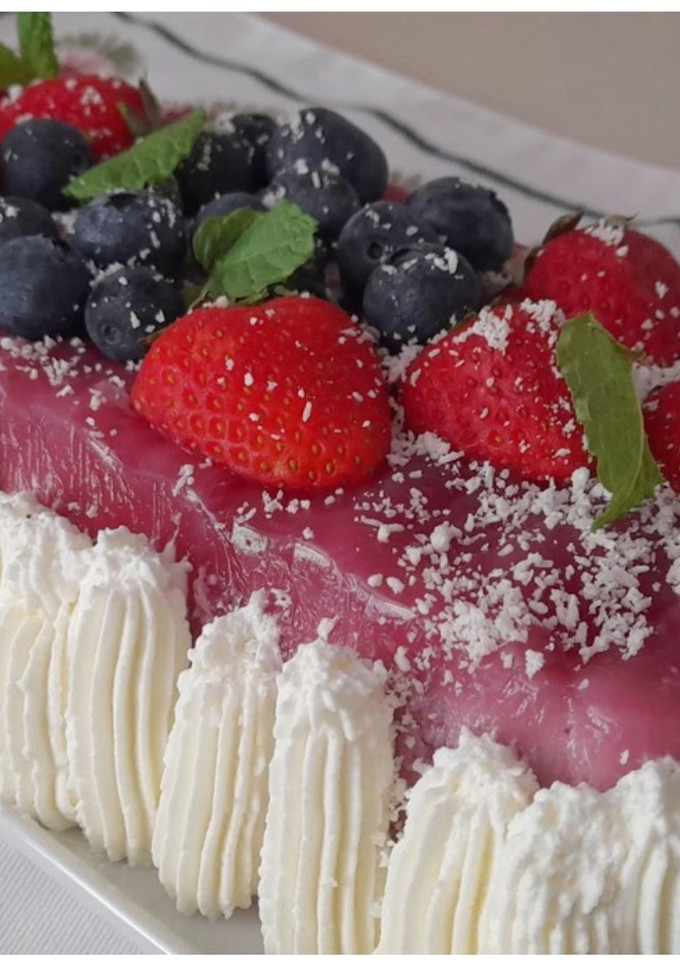Una foto de Tarta mousse de frutos rojos