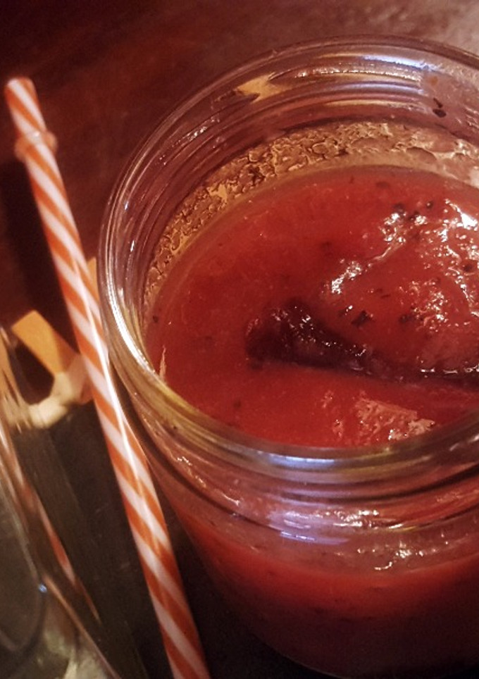 Una foto de Agua de sandía, limón y arándanos