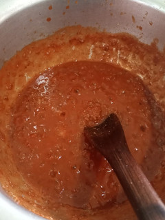 A picture of Pizza sauce.