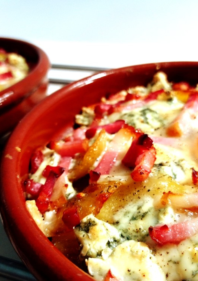 Una foto de Cazuela de huevos con patatas al queso azul