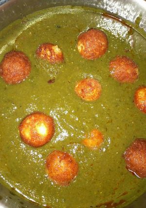 पालक ग्रेवी पनीर बॉल्स के साथ (Palak gravy with paneer balls recipe in hindi) रेसिपी मुख्य फोटो