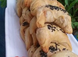 صورة لوصفة كرواسون مسمنة بحشوة الفاهيتا
