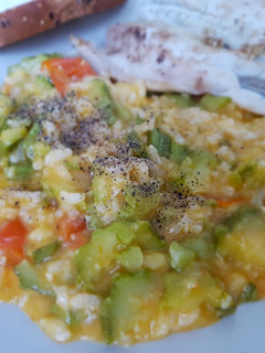 Una foto de Risotto de calabacín y tomates