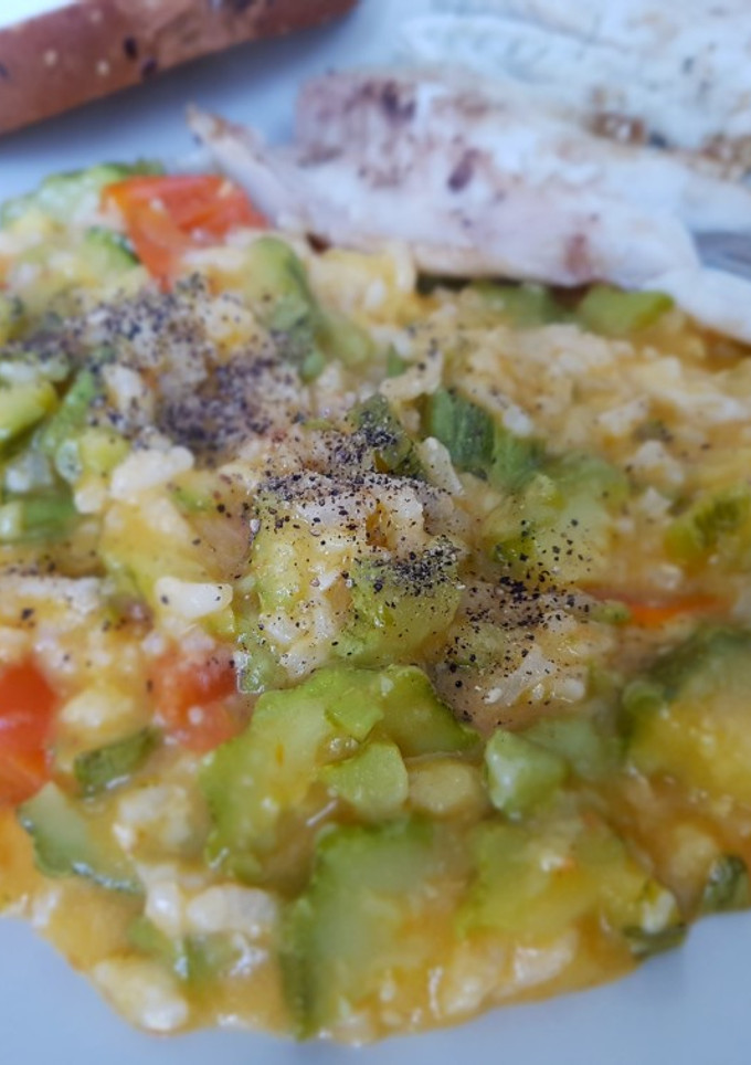 Una foto de Risotto de calabacín y tomates