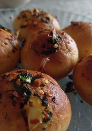 A picture of Cheese Party Bombs.