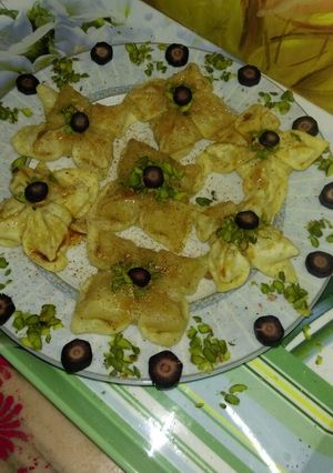 A picture of Flower shaped Pista Gujhia.