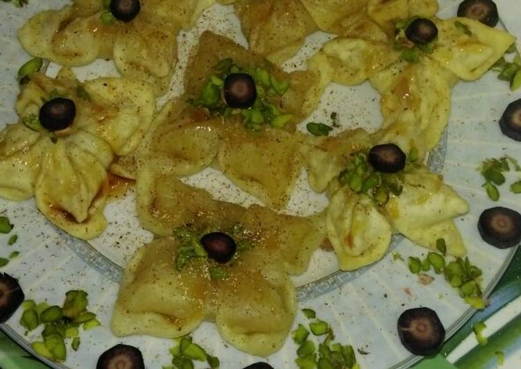 Recipe of Flower shaped Pista Gujhia