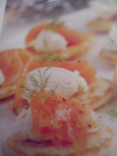 Una foto de Blinis con salmón ahumado