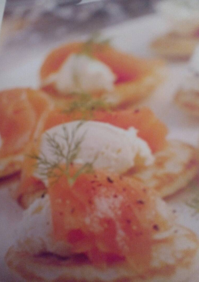 Una foto de Blinis con salmón ahumado