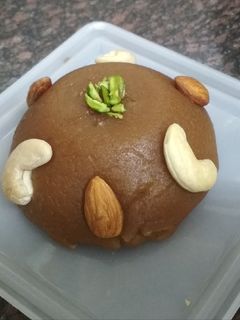आटे का हलवा (Aate ka halwa recipe in Hindi) रेसिपी मुख्य फोटो