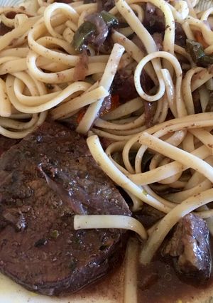 Una foto de Carne al Vino con pasta