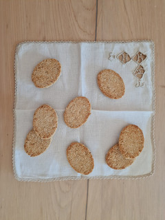 Una foto de Biscochitos de avena con harina y azúcar de coco 🥣 🥥