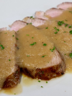 Una foto de Solomillo de cerdo en salsa de manzana